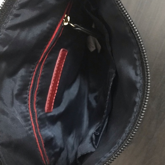 ❌SOLD❌Tommy Hilfiger Crossbody - Picture 4 of 4